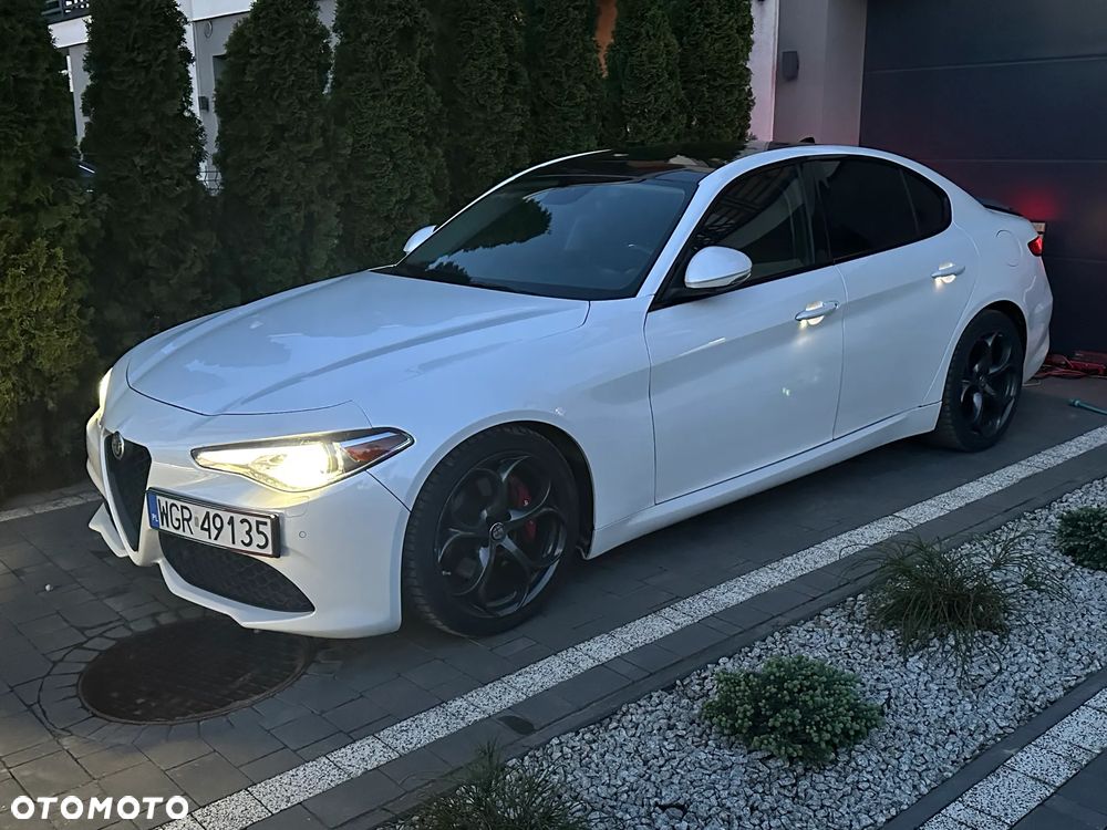 Alfa Romeo Giulia 2.0 Turbo 16V AT8 Veloce Ti - 3