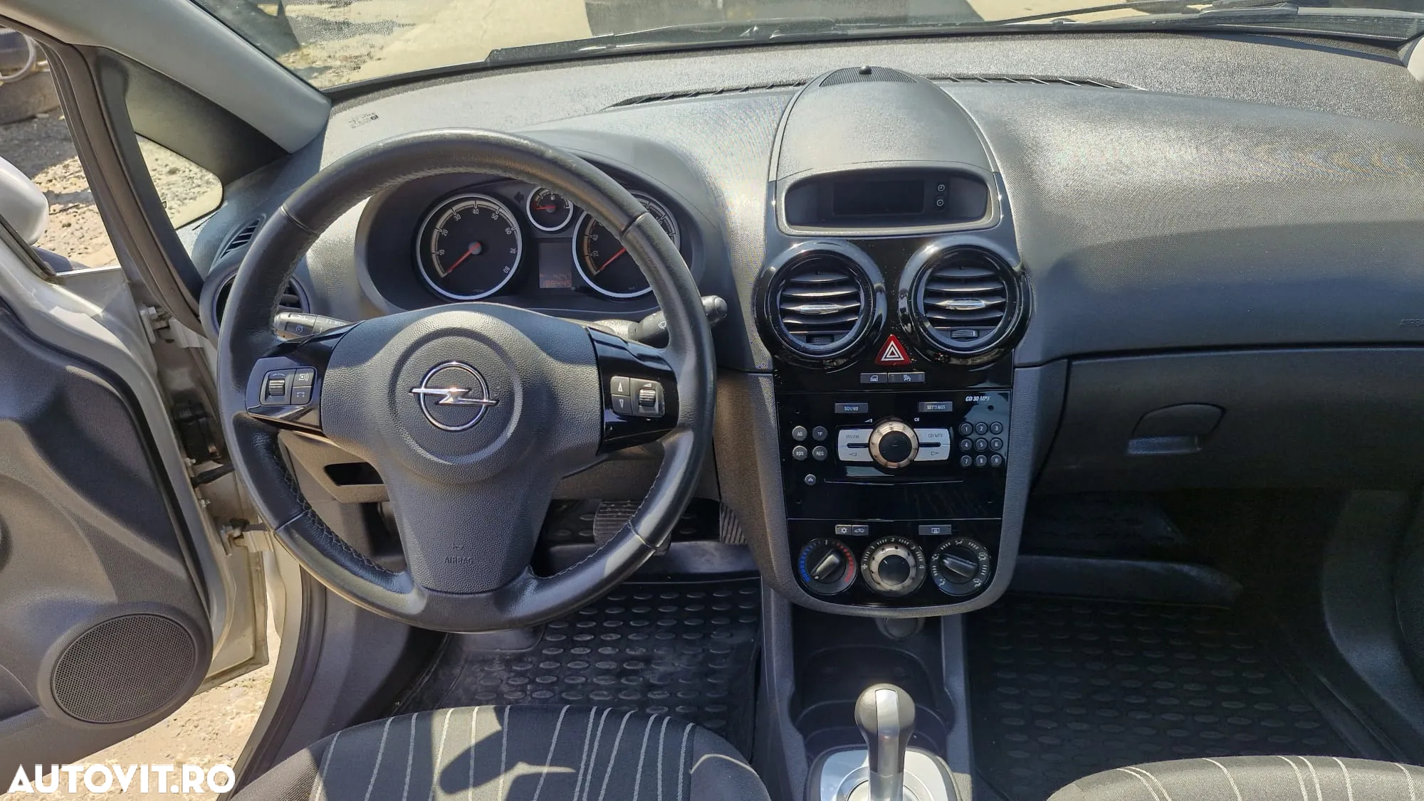 Opel Corsa 1.2 Easytronic Enjoy 150 Years Edition - 4