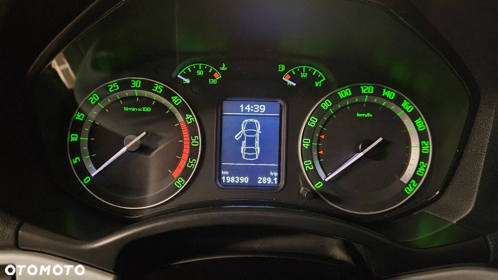 Skoda Octavia 2.0 TDI CR DPF RS - 37