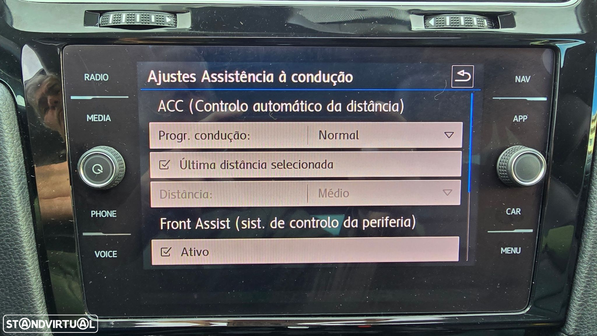 VW Golf Variant 1.6 TDi Highline DSG - 27