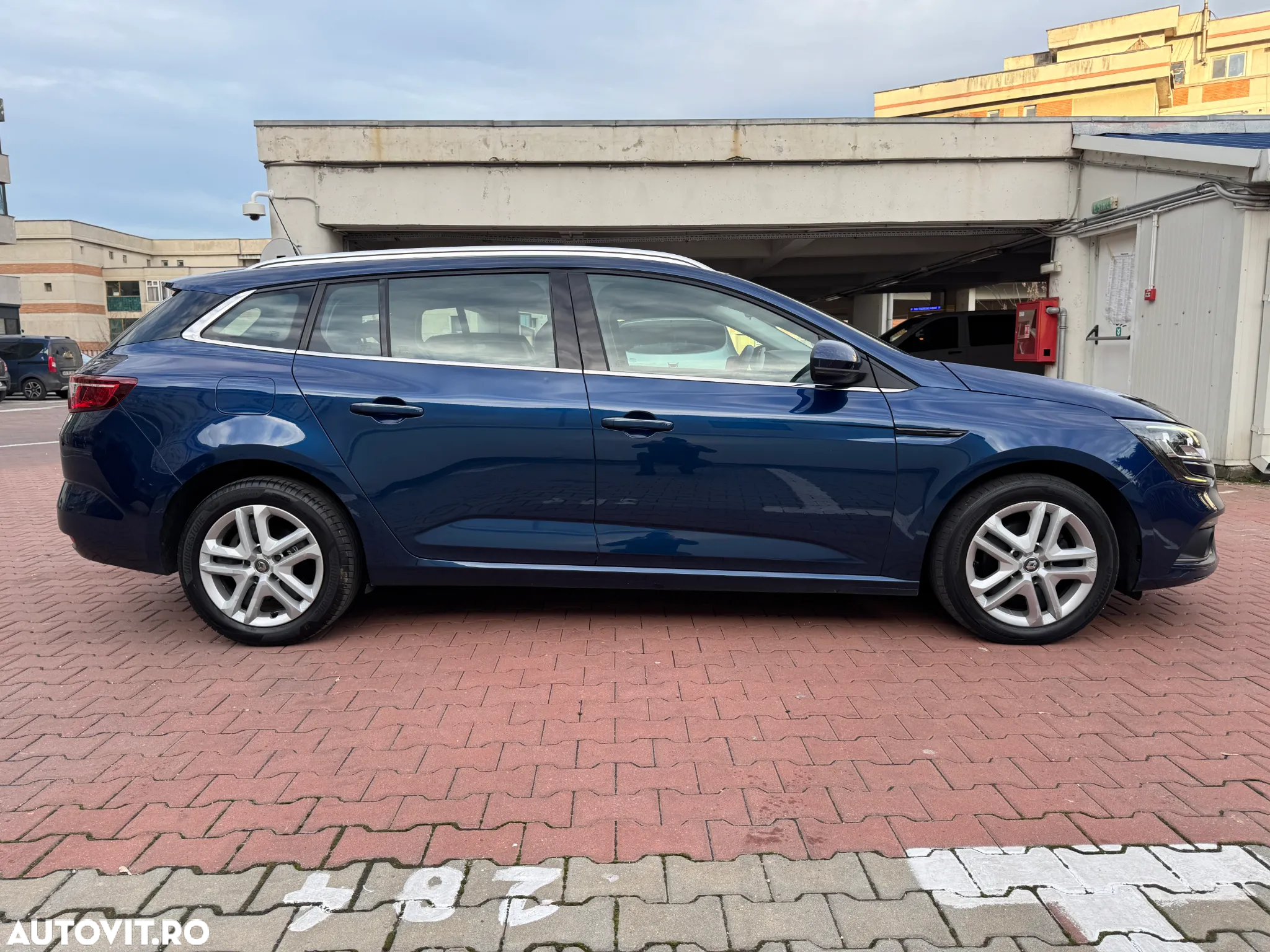 Renault Megane Grandtour BLUE dCi 115 BUSINESS EDITION - 28