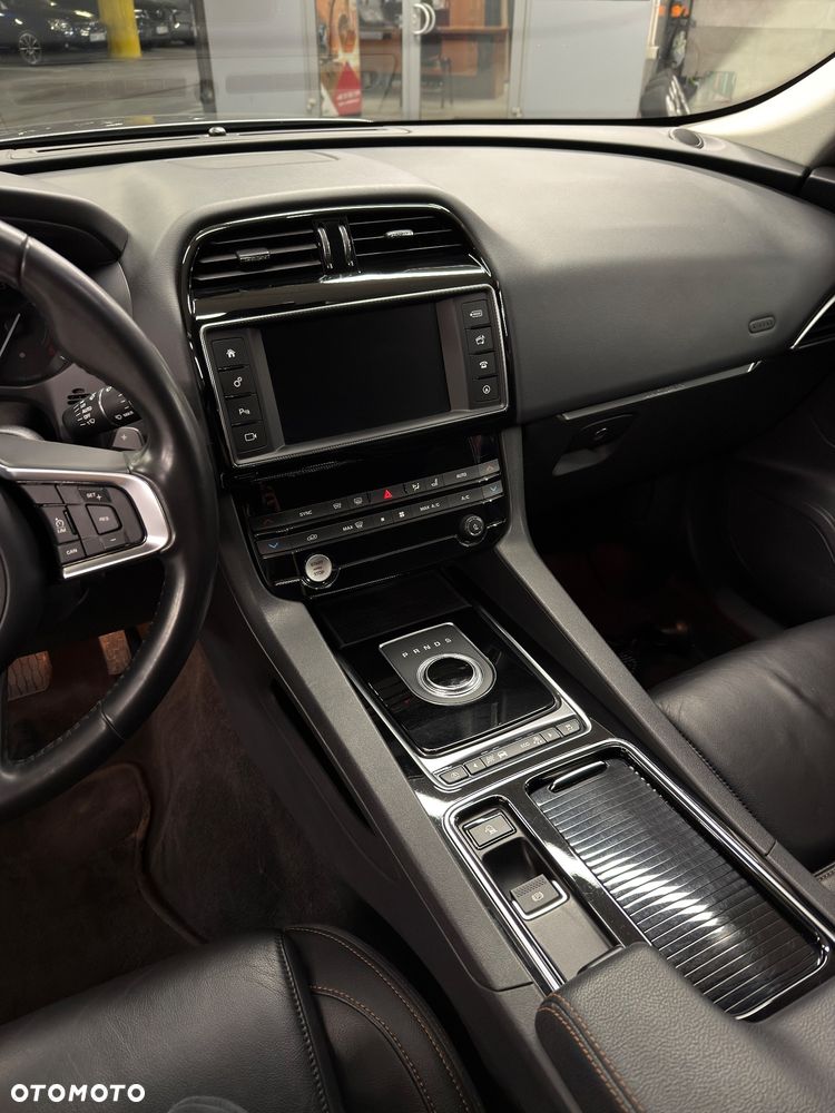 Jaguar F-Pace 2.0 i4D AWD Prestige - 14