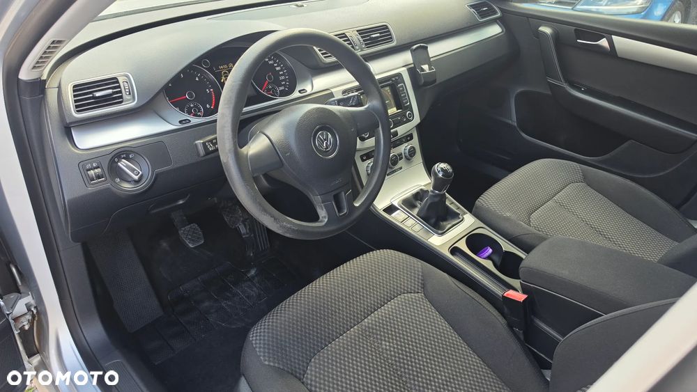 Volkswagen Passat 2.0 Blue TDI SCR Comfortline - 13
