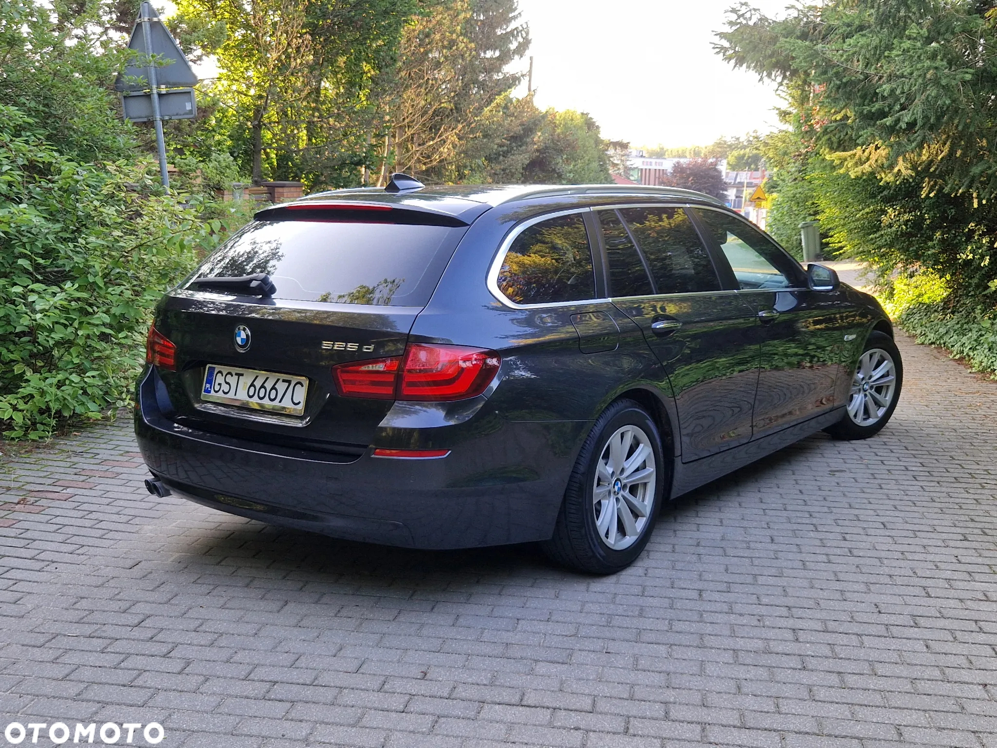 BMW Seria 5 525d xDrive - 14