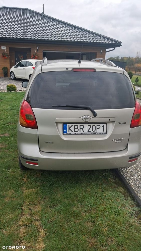 Toyota Corolla Verso - 4