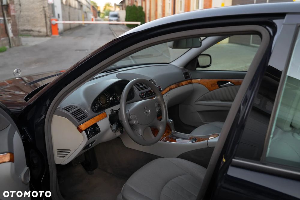 Mercedes-Benz Klasa E 500 4-Matic Elegance - 21