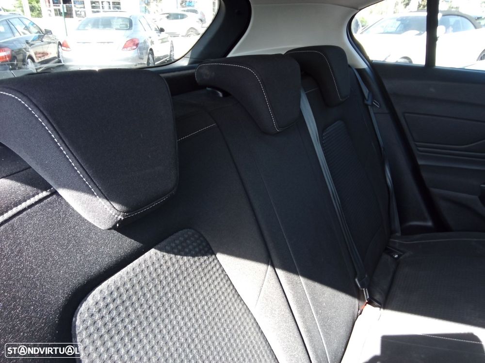 Ford Focus 1.5 TDCi ECOBlue Connected Aut. — fotografia 27