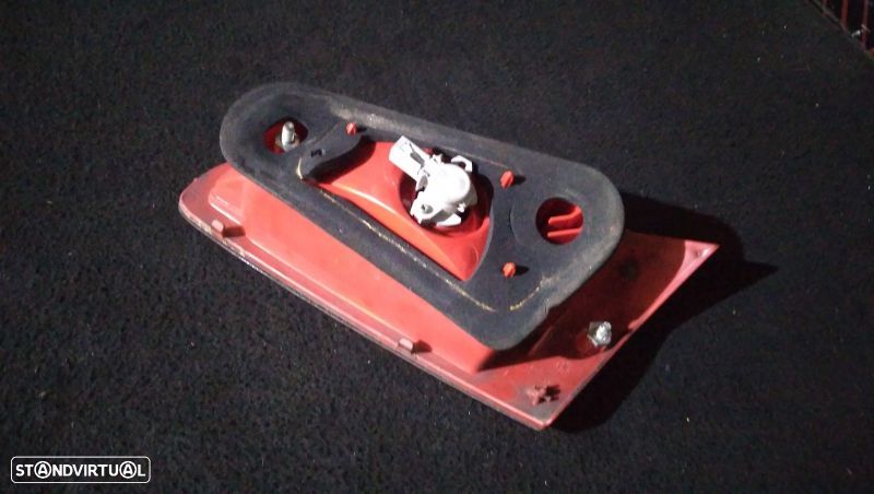 Farolim Stop Esquerdo Mala Alfa Romeo 147 (937_) - 3