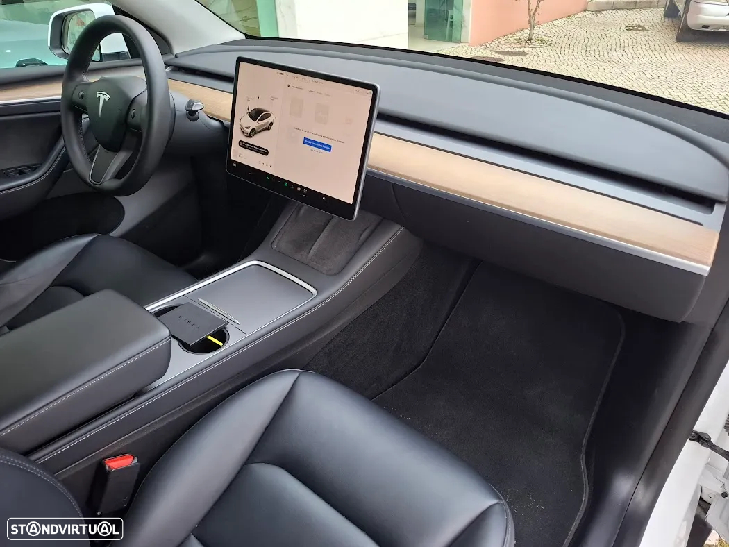 Tesla Model Y Long Range Dual Motor AWD - 43
