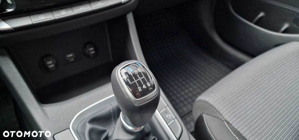 Hyundai i30 1.5 DPI Classic + - 25