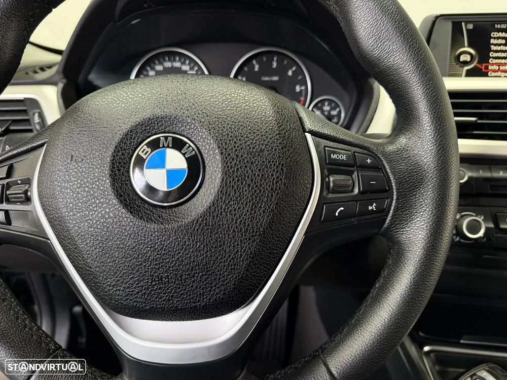 BMW 318 d Line Luxury - 24