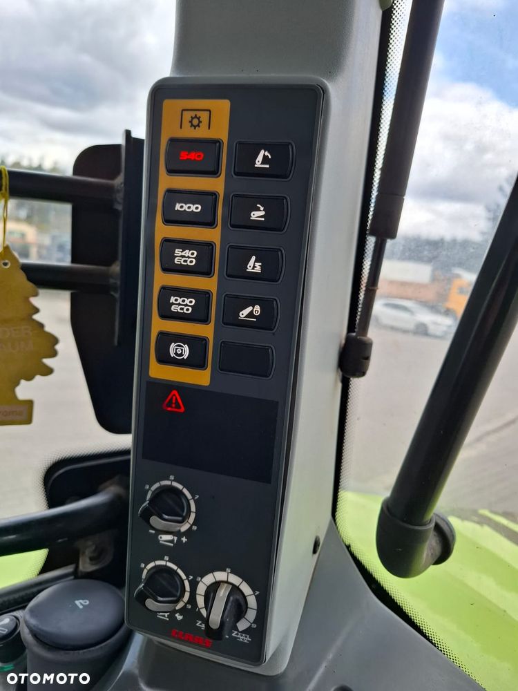 Claas ARION 650 - 9