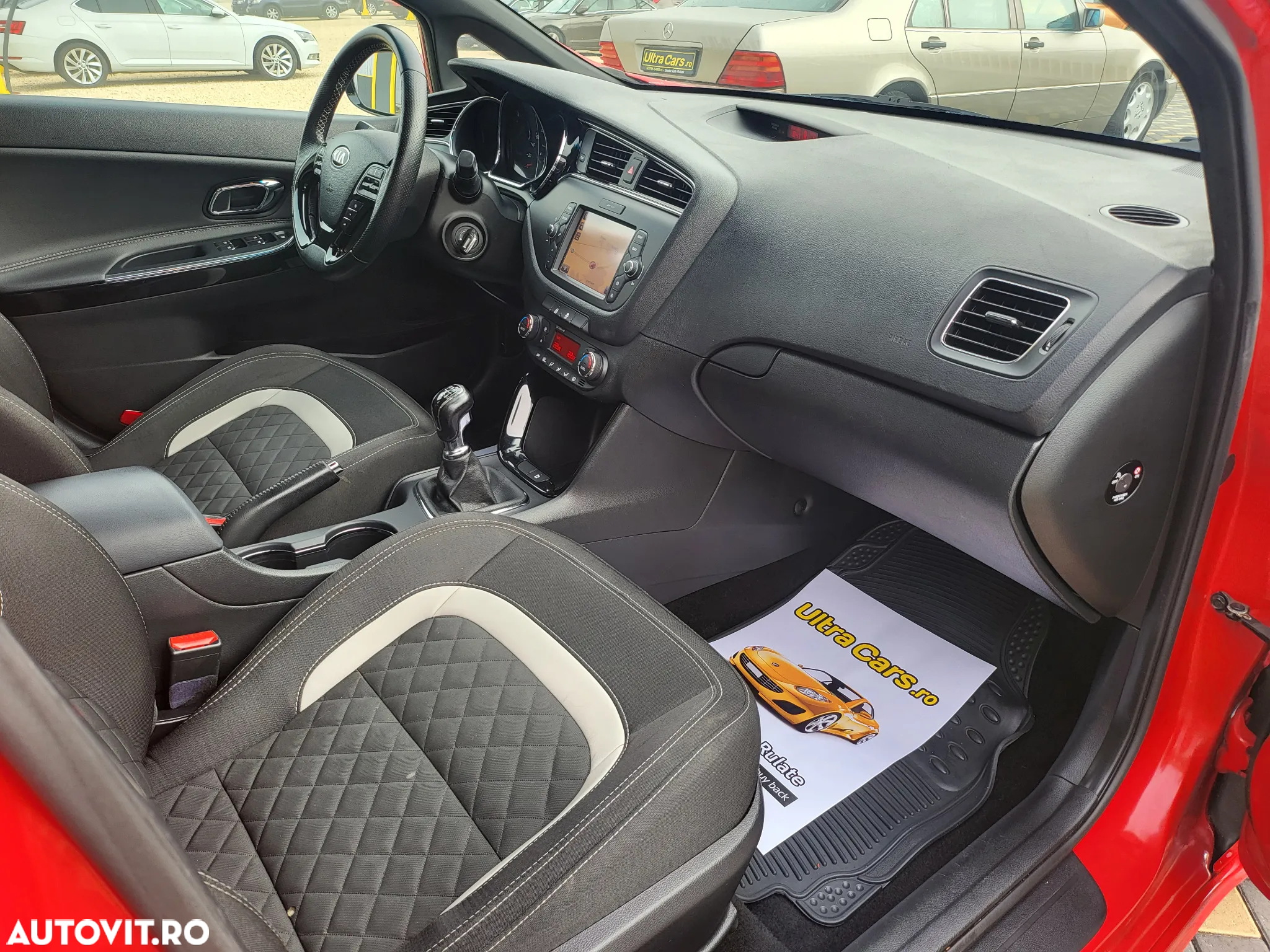 Kia Ceed 1.6 CRDi 136 ISG SW GT Line - 11