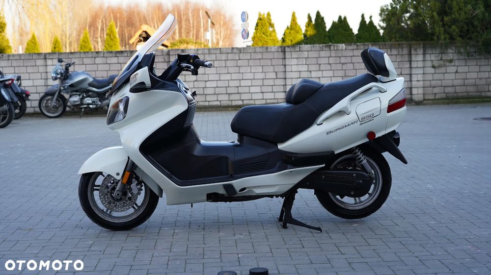 Suzuki Burgman - 4