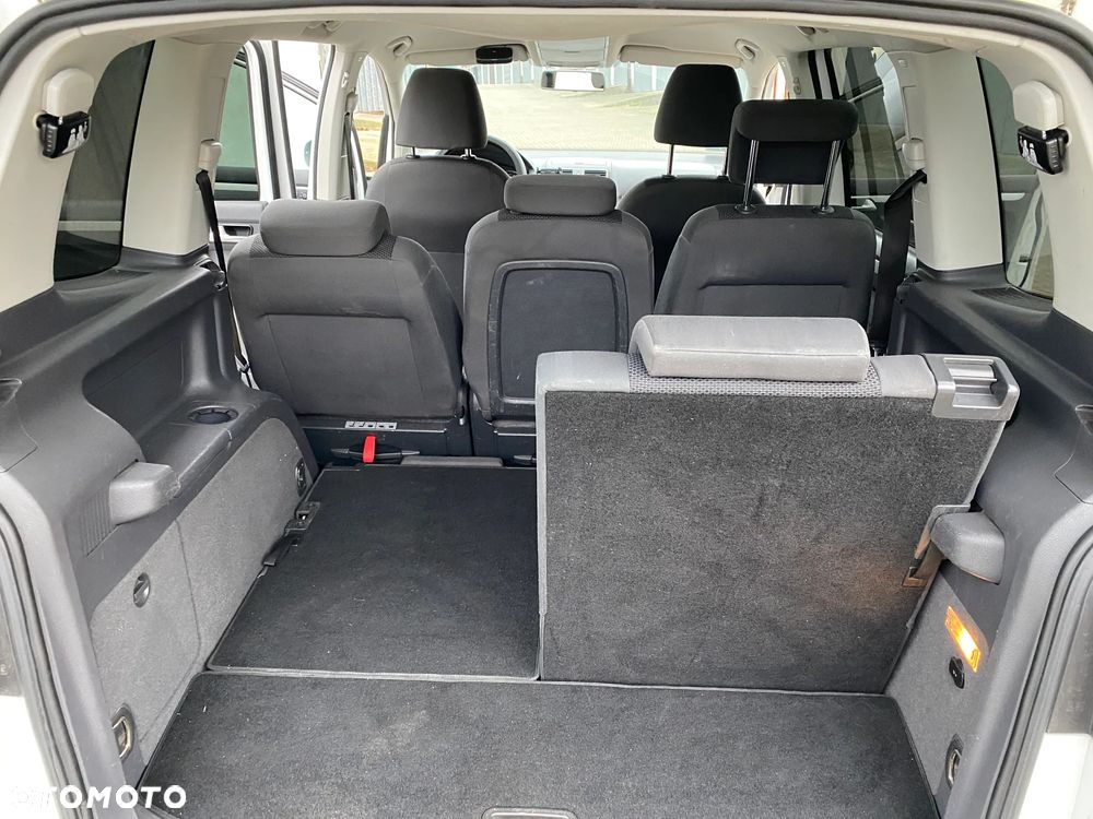 Volkswagen Touran - 10