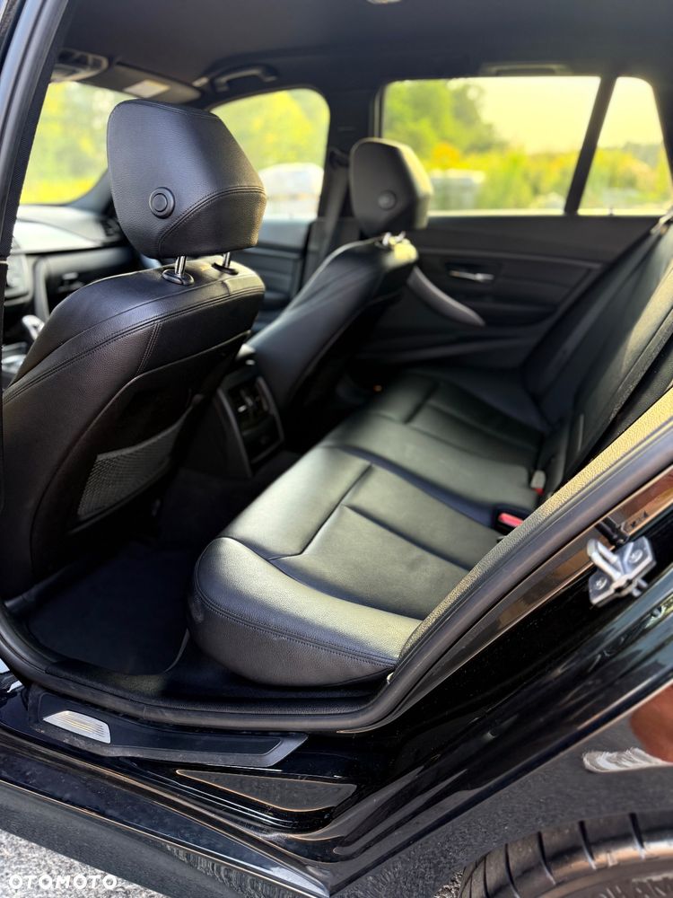 BMW Seria 3 320d xDrive - 28