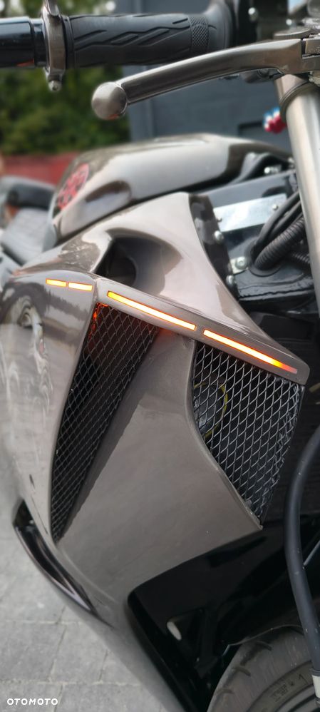 Yamaha FZR - 9