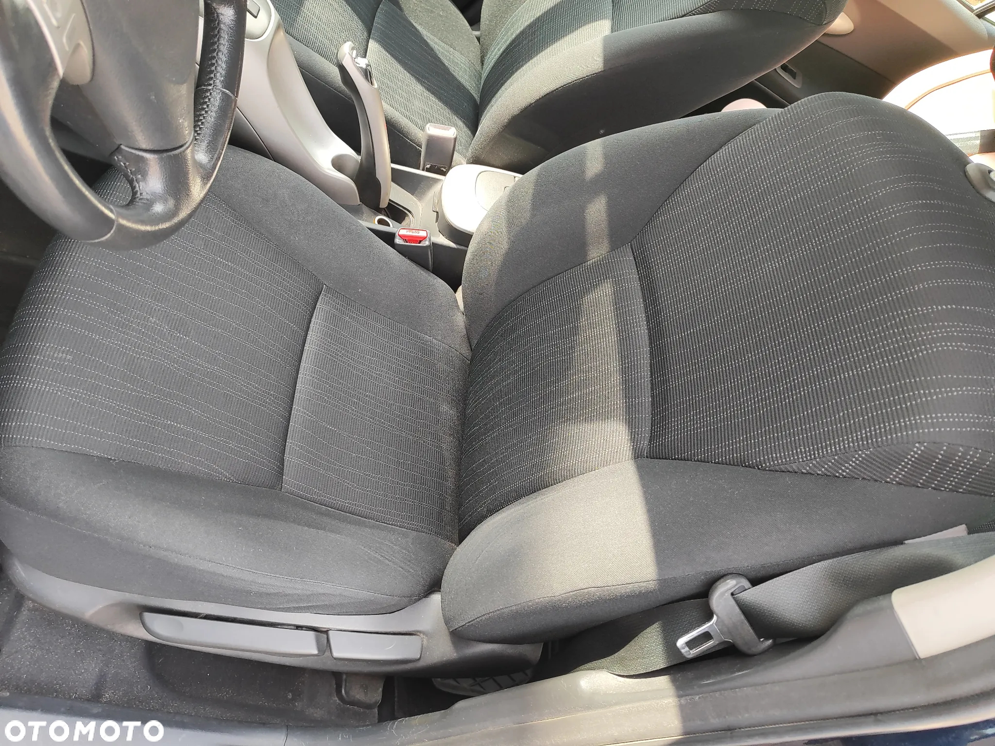 Toyota Auris 1.6 VVT-i Luna MM - 14