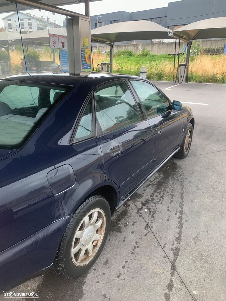 Audi A4 1.9 TDI Confort - 4