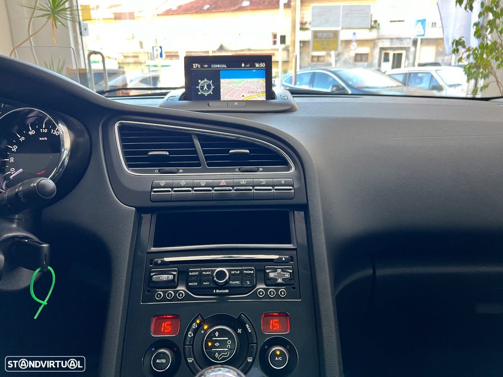 Peugeot 5008 1.6 BlueHDi Allure J17 - 15