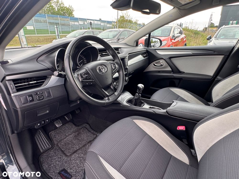 Toyota Avensis Touring Sports 1.6 D-4D Comfort - 19