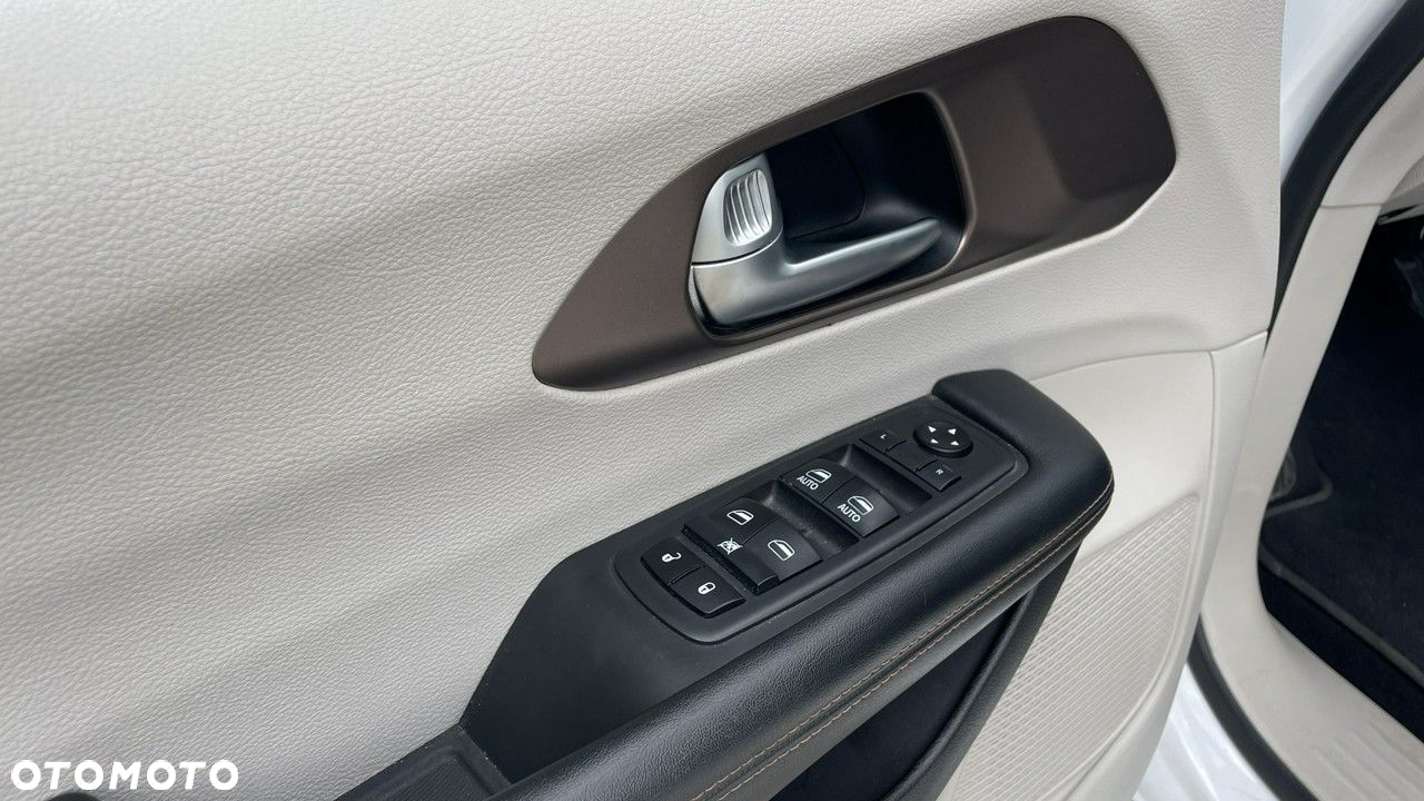 Chrysler Pacifica - 10