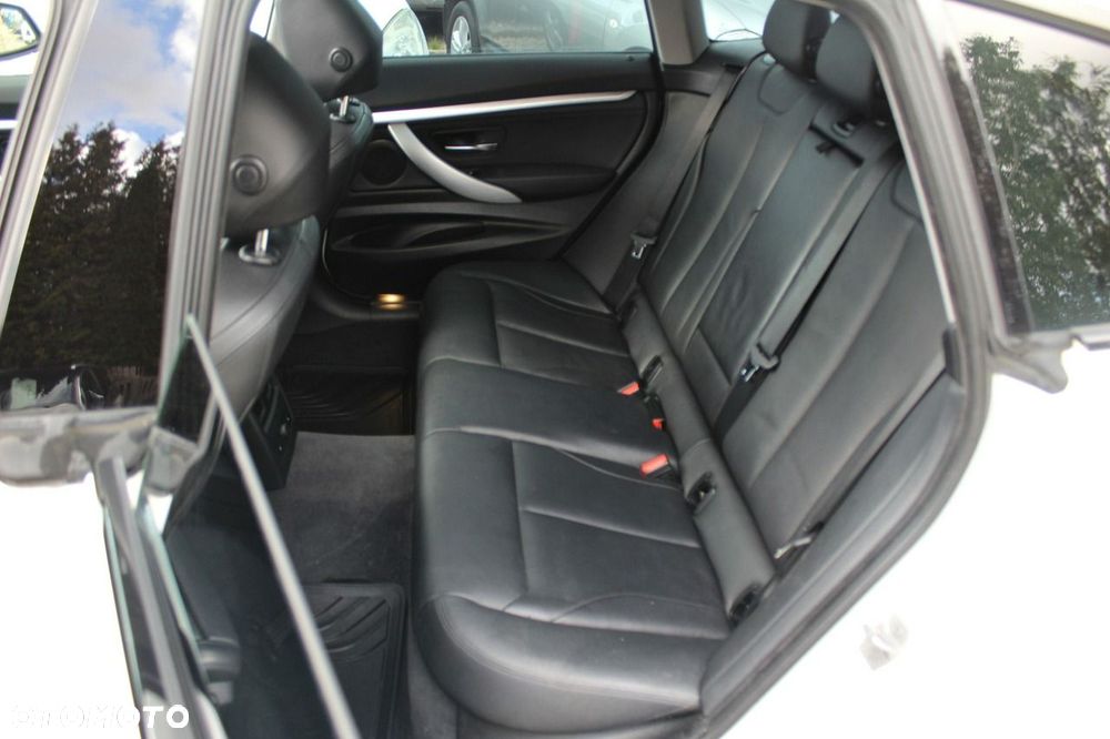 BMW 3GT 328i xDrive - 15