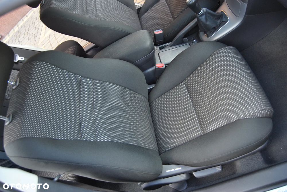 Toyota Avensis 1.8 VVT-i Sol - 30