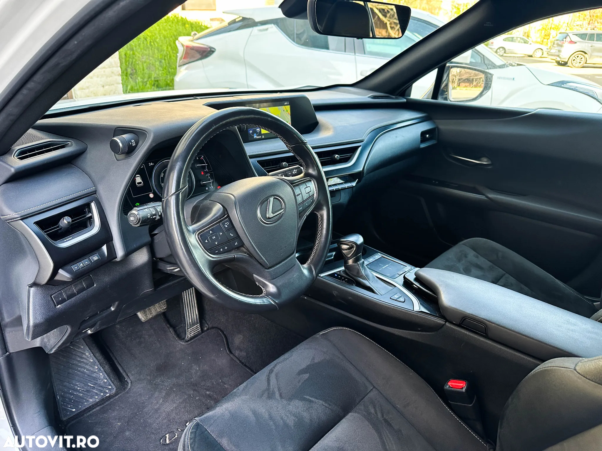 Lexus UX 250h 2.0L HEV 20H- (178 HP) 4X2 CVT Executive - 4