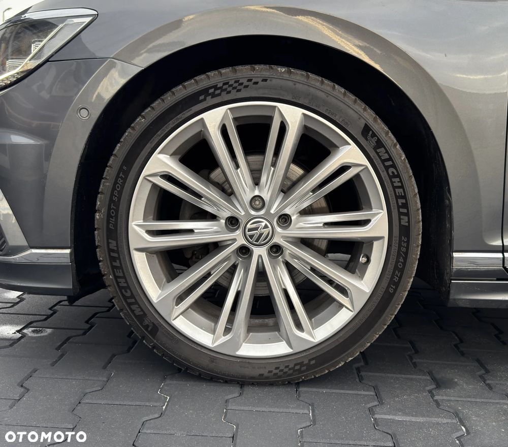 Volkswagen Passat - 14