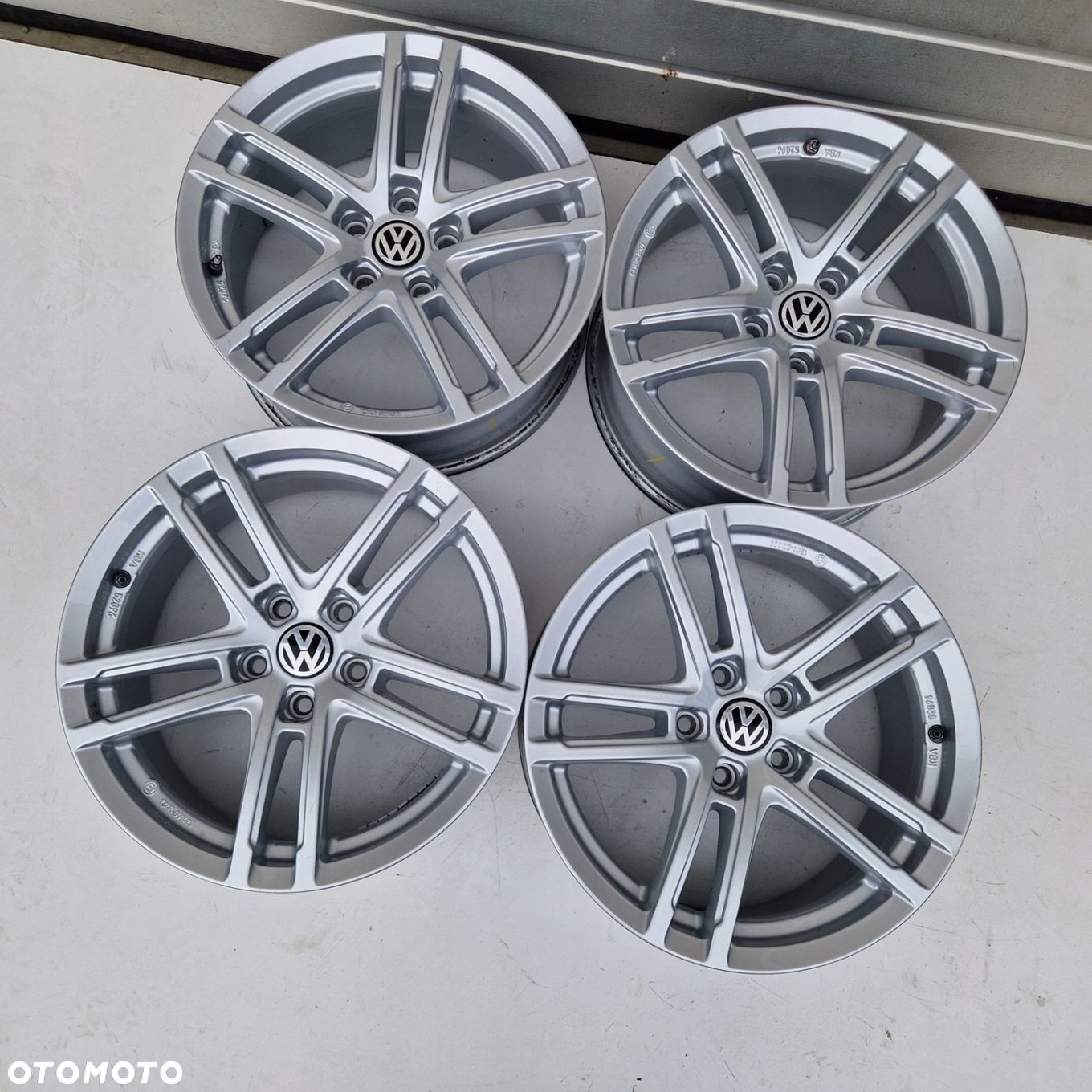 VW PASSAT B7 B8 CC TIGUAN I II ARTEON SHARAN 17 ET27 5x112 4X - 3