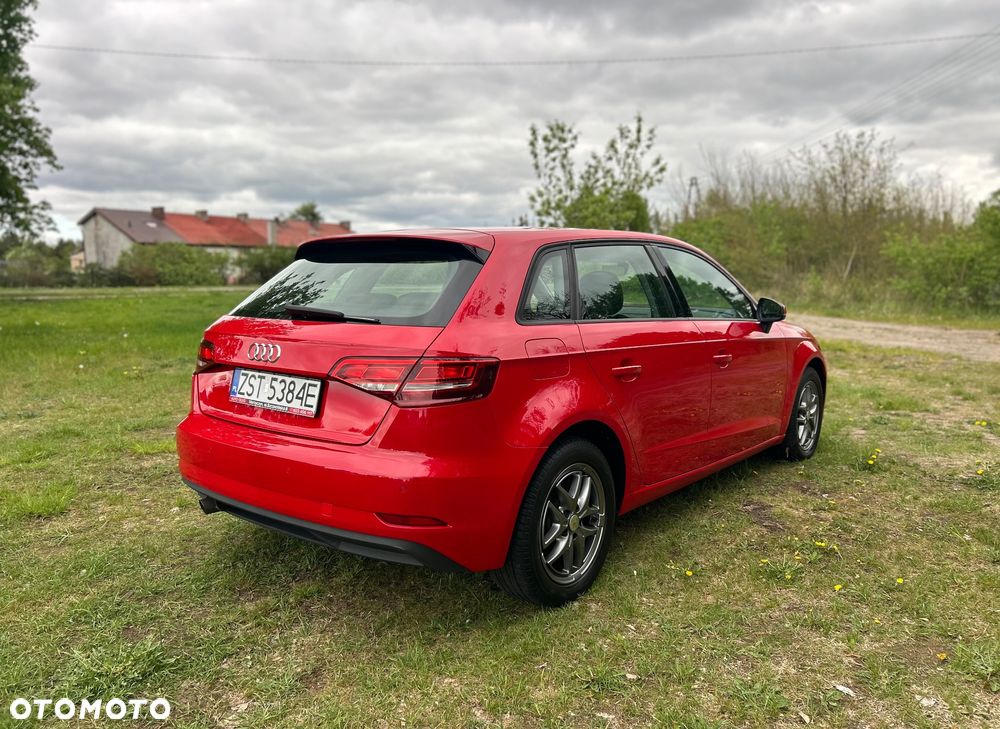 Audi A3 Sportback 1.6 TDI (clean diesel) Attraction - 4