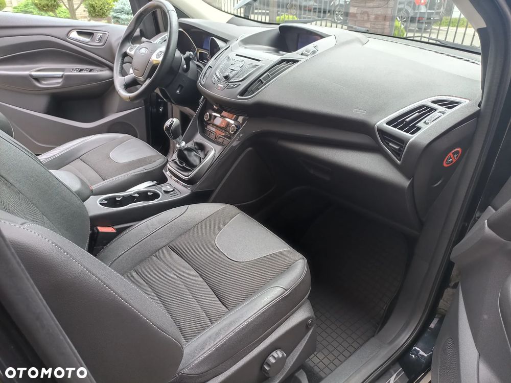 Ford Kuga 2.0 TDCi 2x4 Titanium - 33