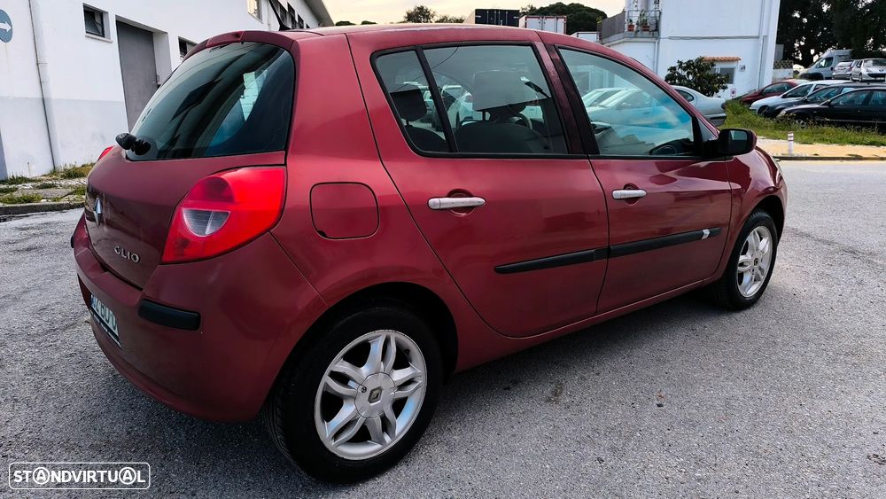 Renault Clio 1.2 16V Confort Privilège - 4
