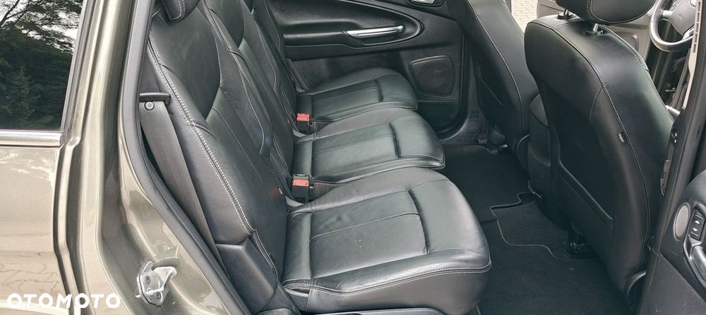Ford S-Max - 10