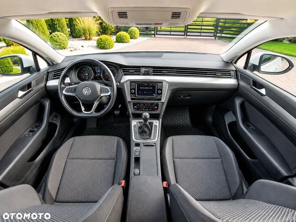 Volkswagen Passat - 12