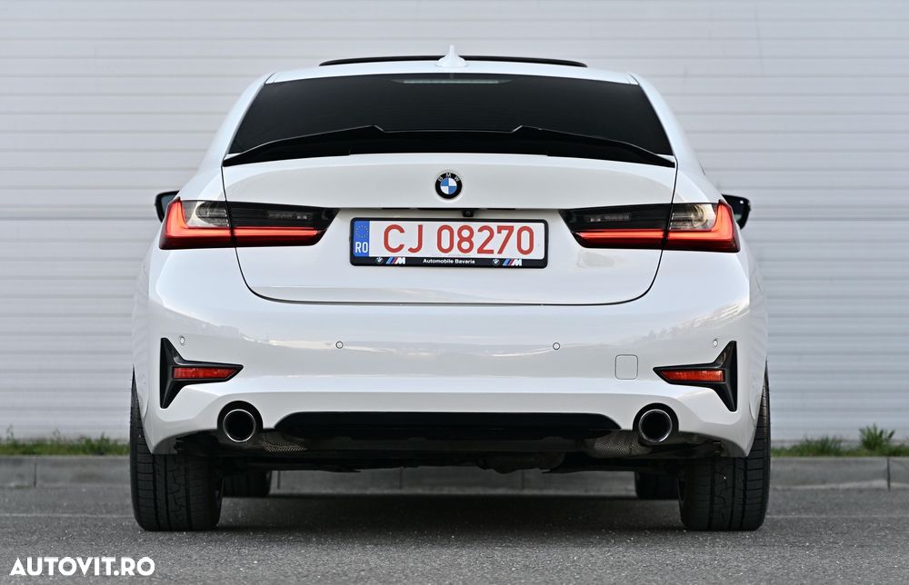 BMW Seria 3 330i xDrive Aut. Luxury Line - 37