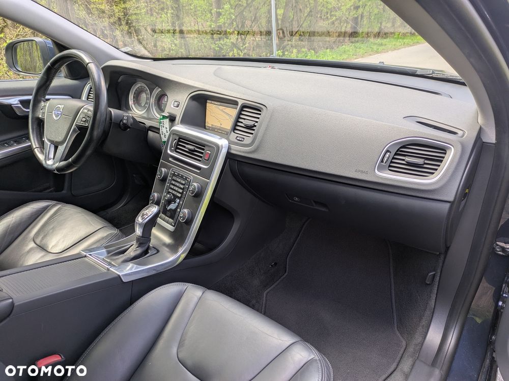 Volvo V60 D4 AWD Summum - 17
