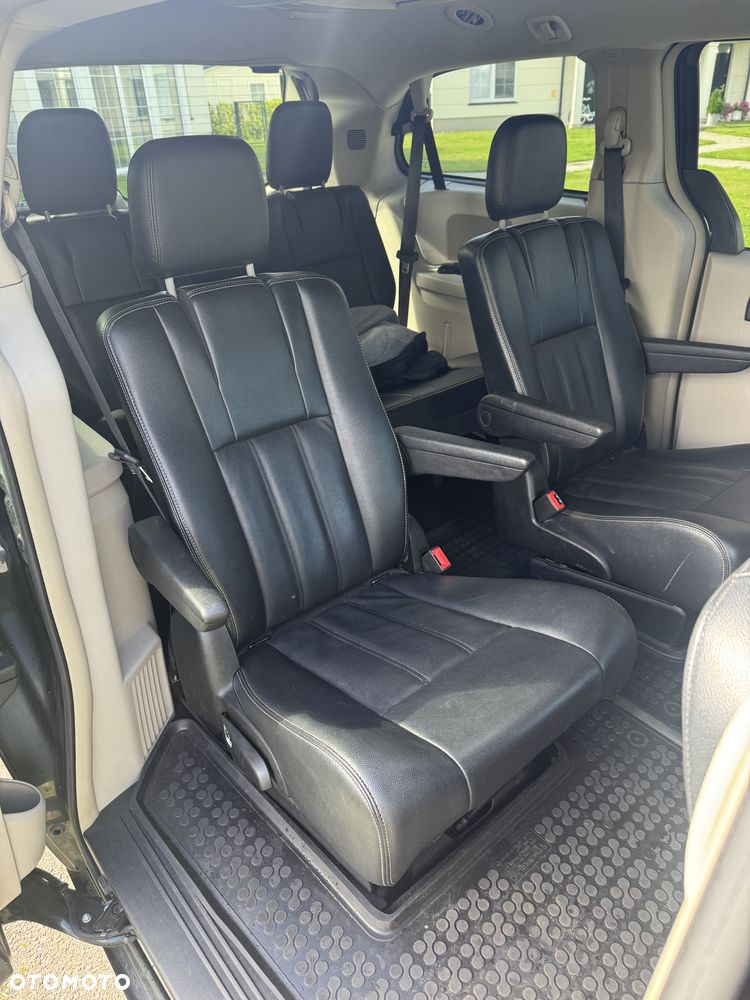 Chrysler Town & Country 3.6 Limited - 28