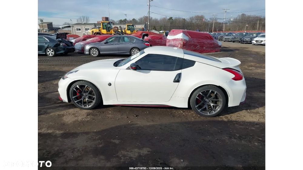 Nissan 370 Z - 7