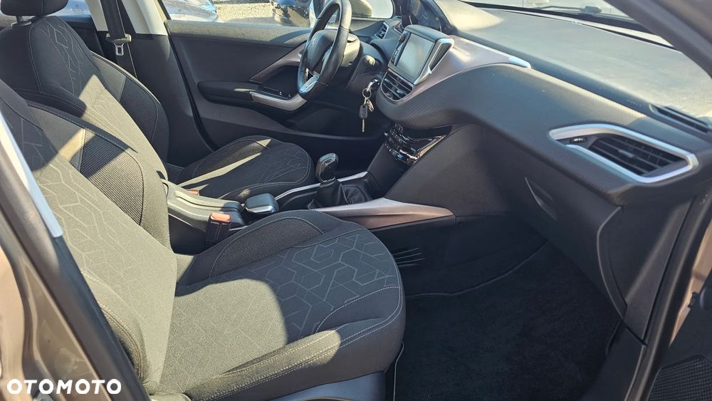 Peugeot 2008 1.6 e-HDi Style S&S - 10