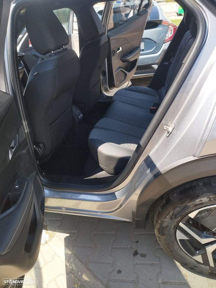 Peugeot 2008 1.2 PureTech Allure EAT8 - 9