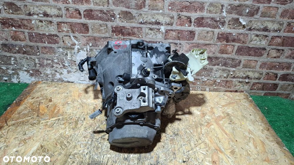 MANUALNA SKRZYNIA BIEGÓW 20DP77 CITROEN C4 PICASSO PEUGEOT 5008 1.6 E-HDI - 1
