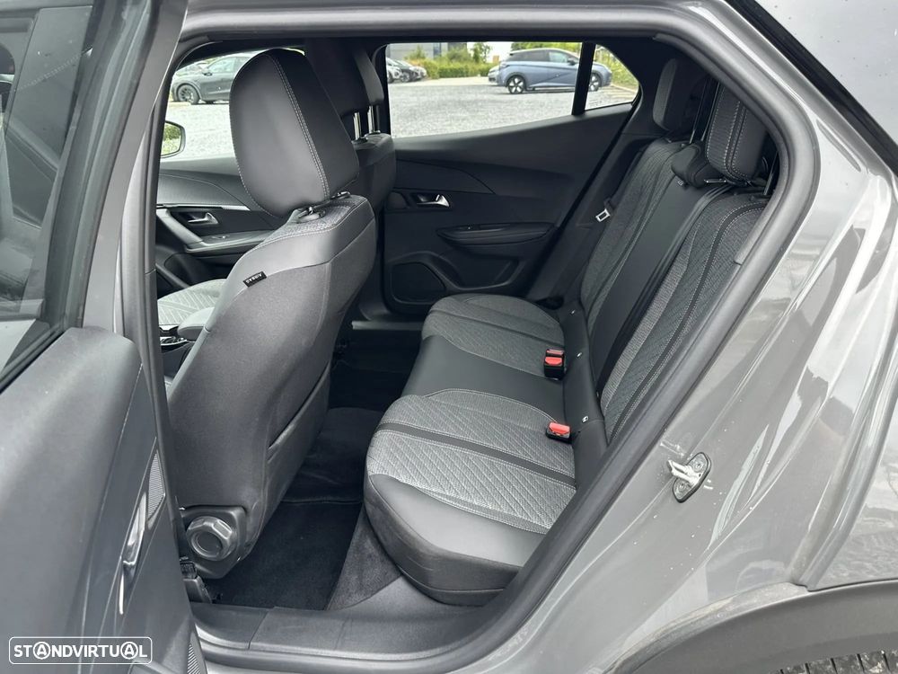 Peugeot e-2008 Allure - 13