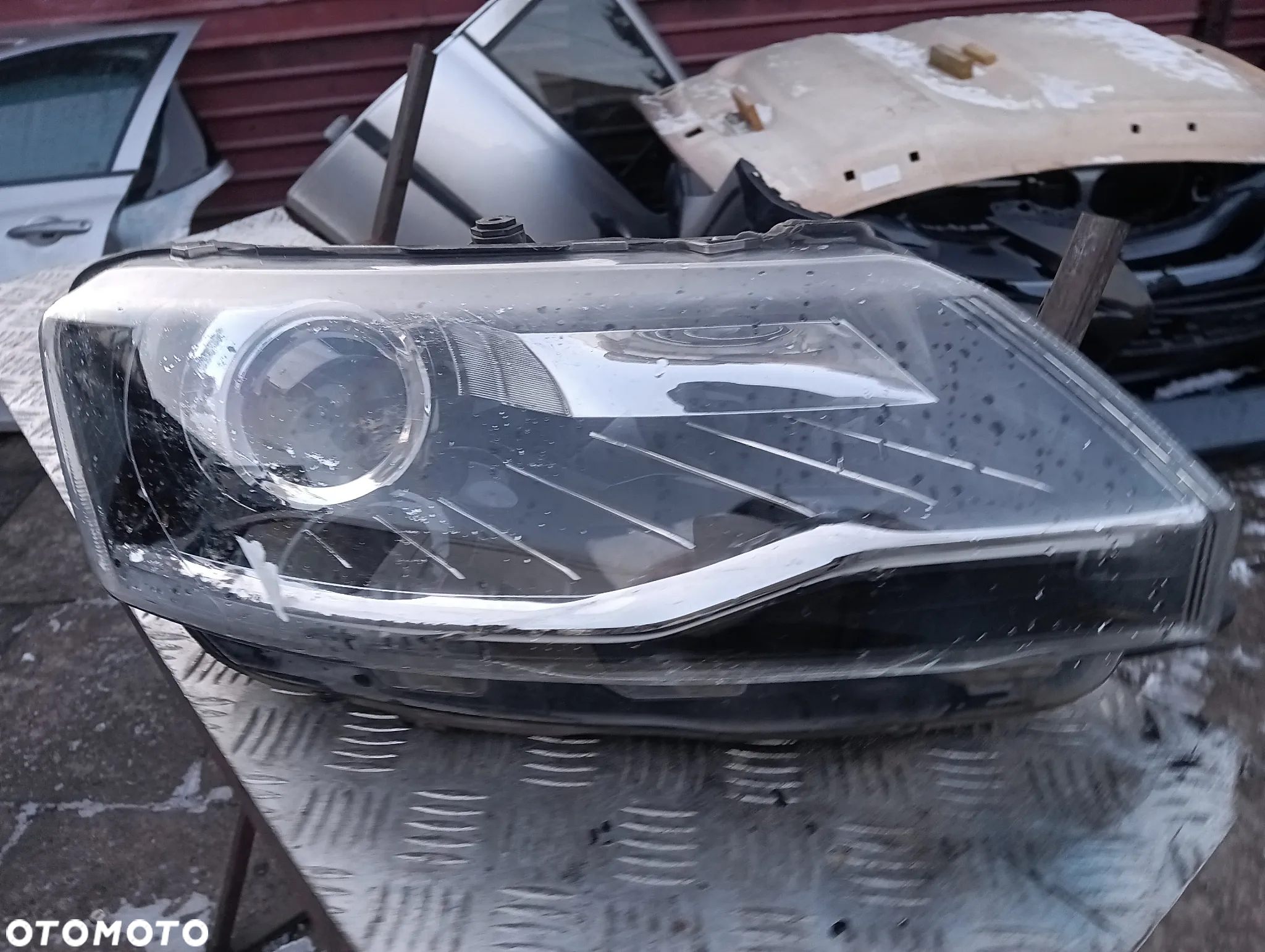 skoda rapid lift xenon lampa przod przednia prawa 5jb941016c - 2