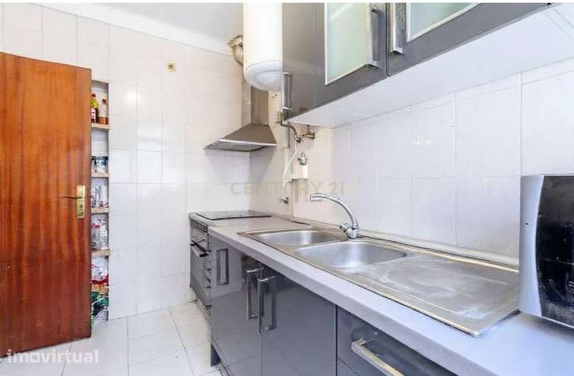 Apartamento T2 em Cacilhas — Onde Almada encontra o Tejo - Grande imagem: 2/17
