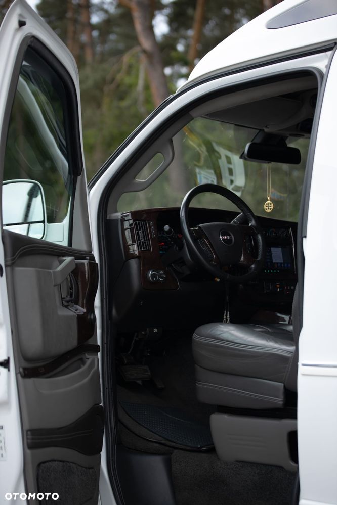 GMC Savana - 9