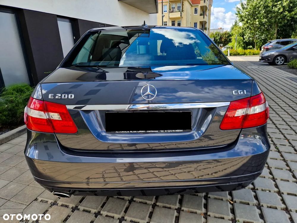 Mercedes-Benz Klasa E 200 CGI BlueEffICIENCY - 3