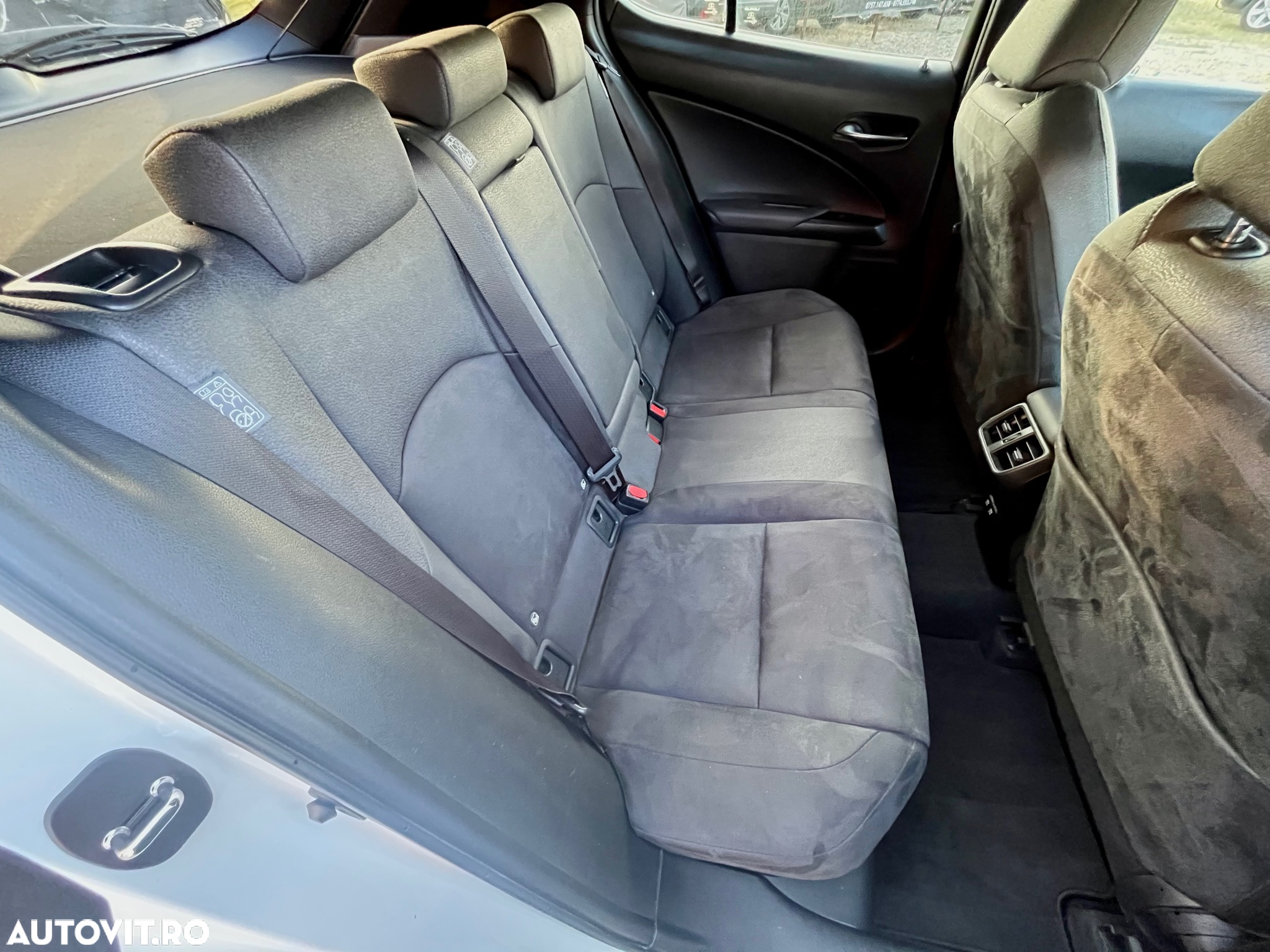 Lexus UX 250h 2.0L HEV 20H- (178 HP) 4X4 CVT Luxury - 16