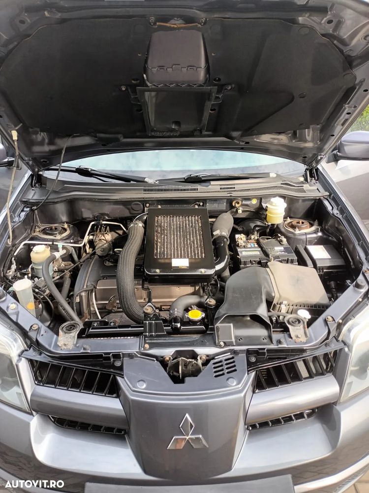 Mitsubishi Outlander 2.0 Turbo 4WD - 30